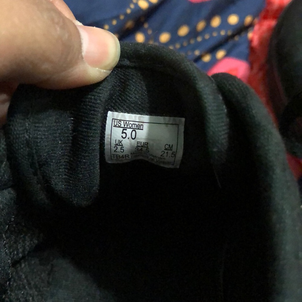 Vans - Picture 8 of 8